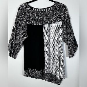 Calessa Lagenlook Artsy Abstract Black & White Cowl Neck Asymmetrical Tunic Sz M